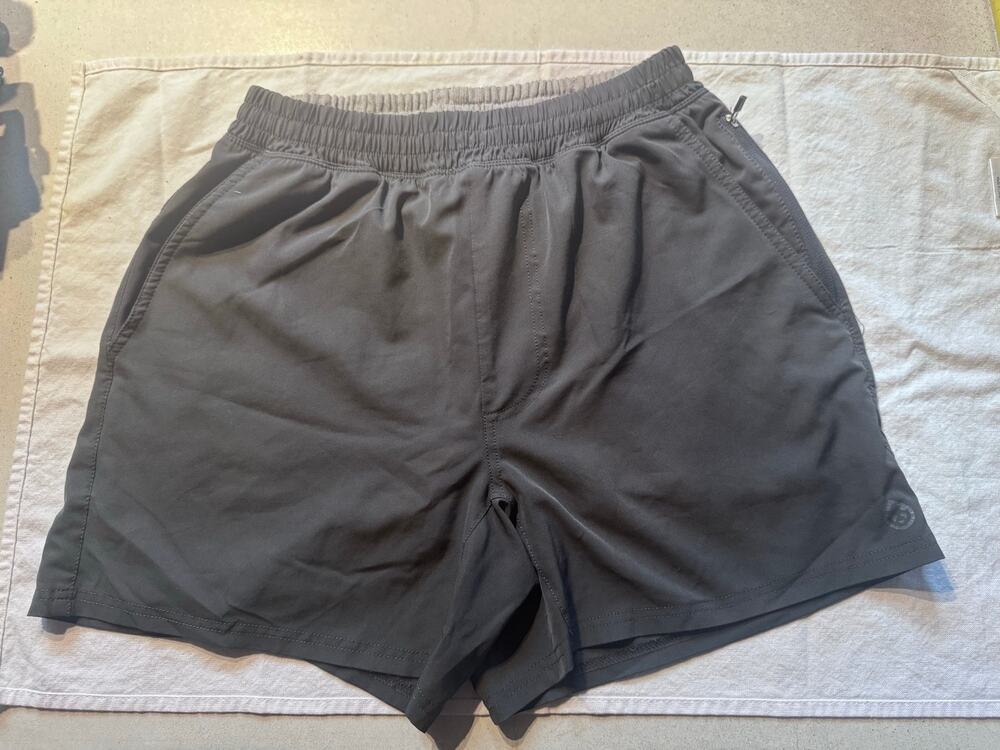 Tasc mens 4” inseam gym shorts built in spandex sz s gray